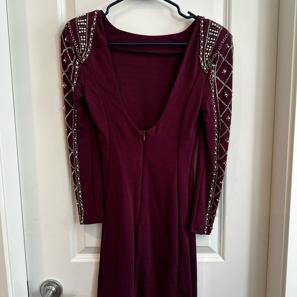 Burgundy body-con dress size 2 - Picture 2 of 2